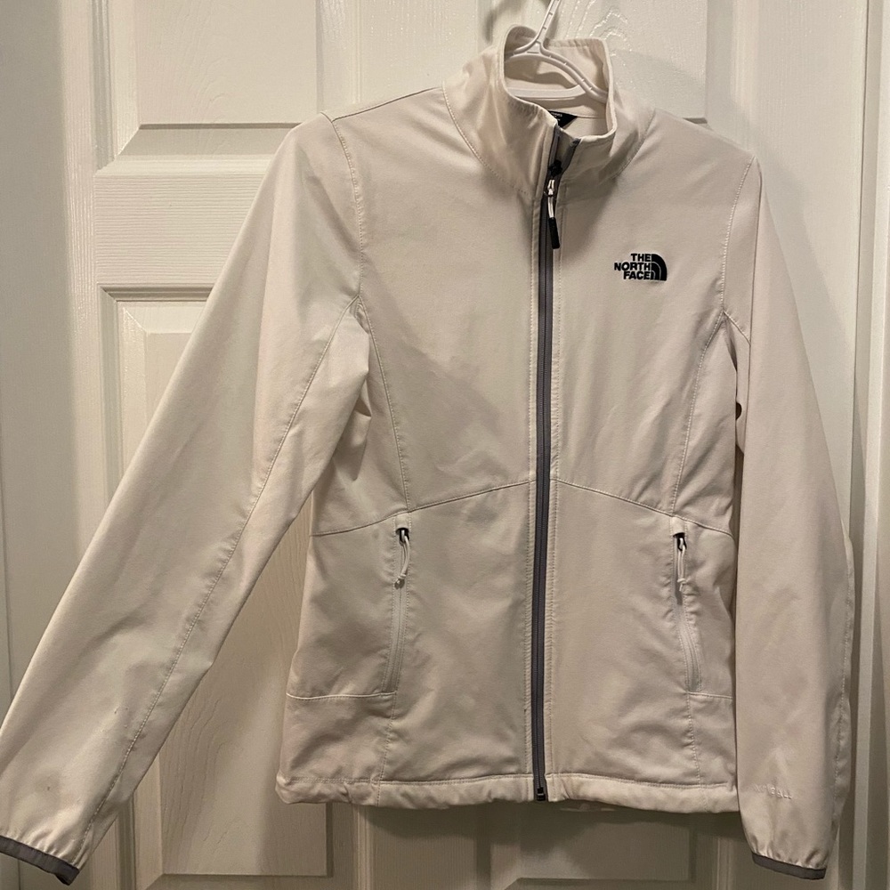 The North Face windwall jacket, white.